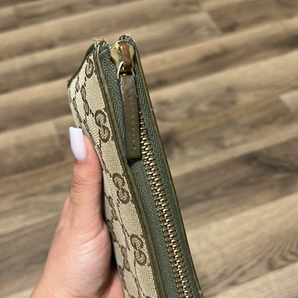 Gucci Wallet w/ Gift 🌺 - Picture 5 of 12